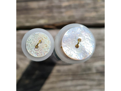 Echter Permuttknopf mit Ornament 20mm 