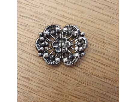 Schürzenschließe altsilber 
