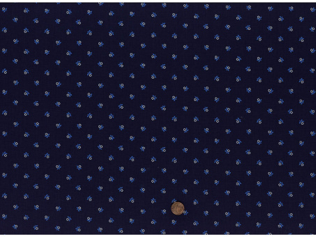 Trachtenbaumwollstoff dunkelblau Blume hellblau / rohweiß 