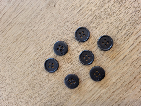 Knopf 15mm schwarz klassisch 